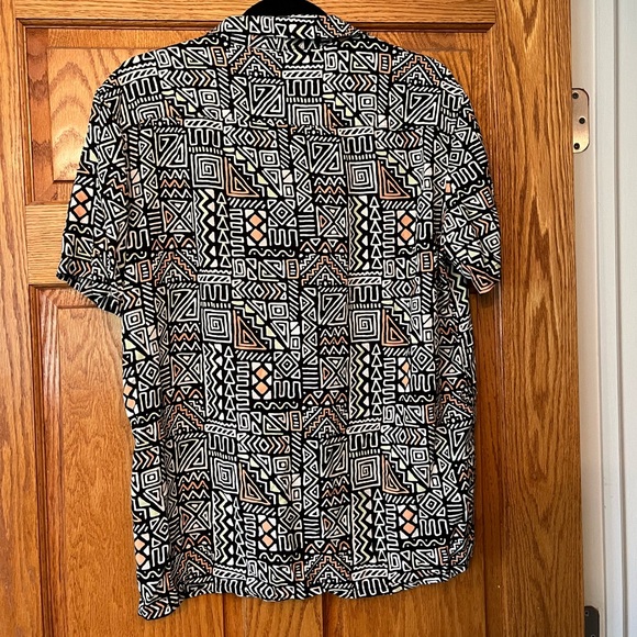 PacSun Geometric Print Button Down - Picture 2 of 3